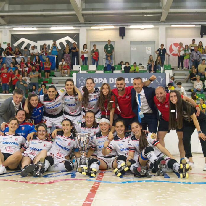 El Telecable Hockey Club levantando su quinta Copa de la Reina en Calafell, tras ganar al Palau El Telecable Hockey Club levantando su quinta Copa de la Reina en Calafell, tras ganar al Palau