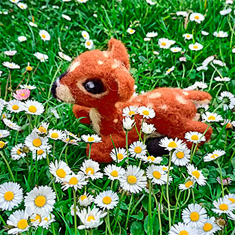 La vida se siente Amasuñando 2 Bambi fieltrado de Amasuñando Artesanía