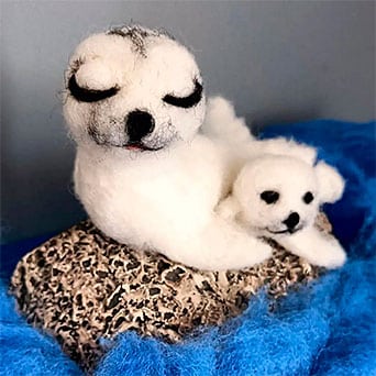 La vida se siente Amasuñando 3 Mamá foca fieltrada de Amasuñando Artesanía