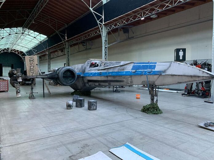 Caza estelar X-Wing a escala 1:1 y funcional para la CometCon 2023 de Gijón