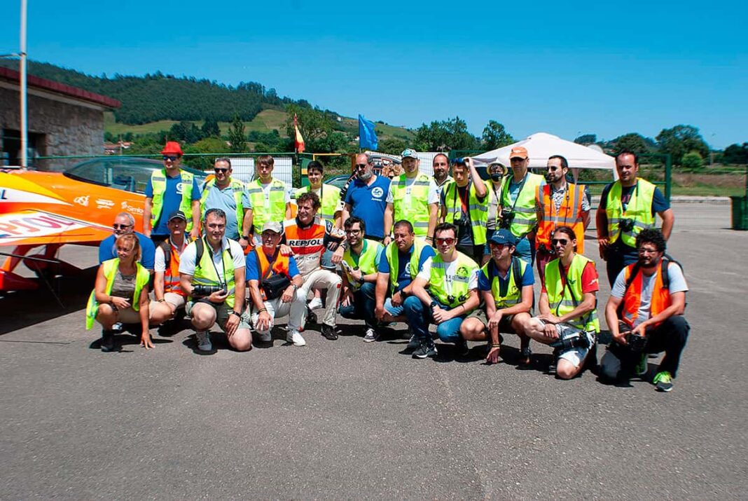 Componentes de la Asociación de Spotters del Principado de Asturias en La Morgal