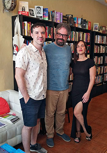 Diego y Andrea con el escritor Sergio Calleja