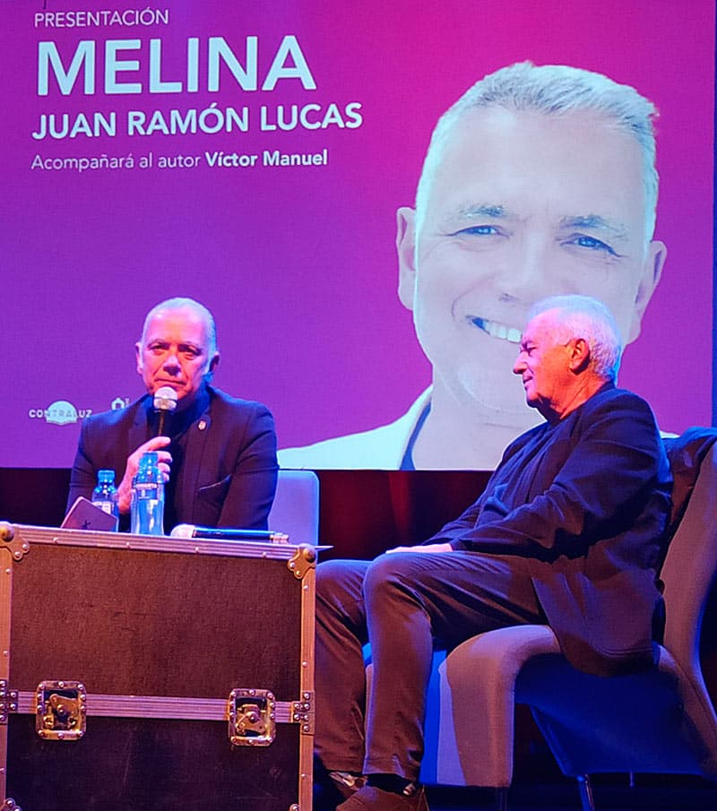 Presentación del libro 'Melina', de Juan Ramón Lucas en Mieres, en el Auditorio Teodoro Cuesta junto a Víctor Manuel
