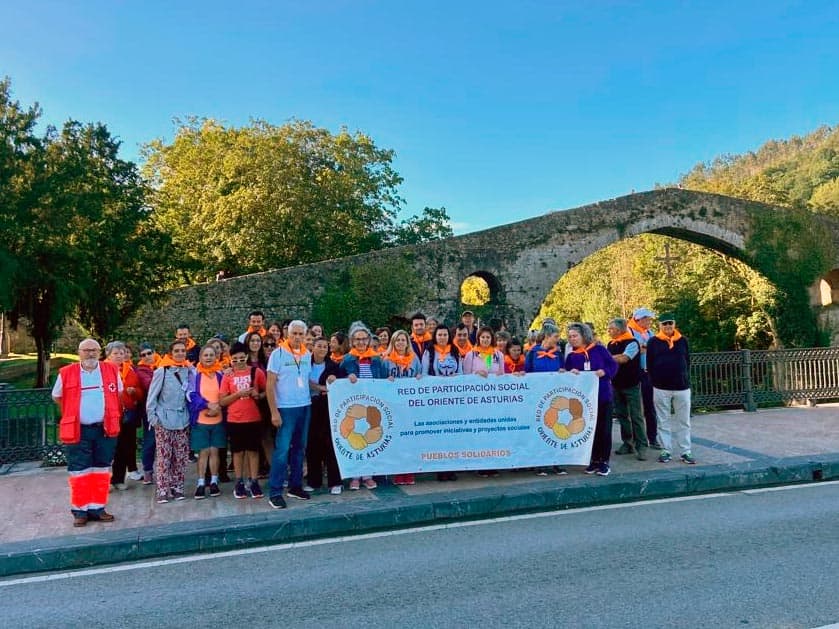 Participantes de  Red de Participación Social del Oriente de Asturias en la Marcha Solidaria 2023 en Cangas de Onís