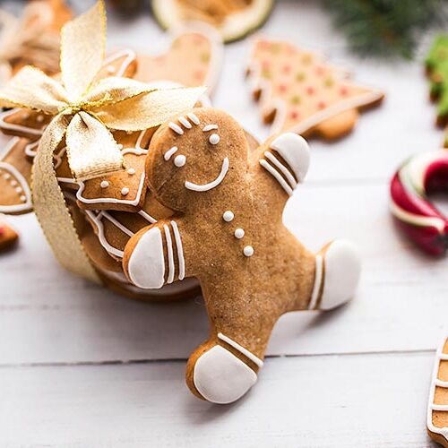 https://fusionasturias.com/otras-secciones/recetas/casita-de-galletas-de-navidad-sencilla-pero-vistosa.htm Casita de galletas de Navidad, sencilla pero vistosa