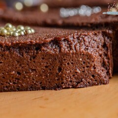 Detalle de brownie de chocolate negro sin gluten