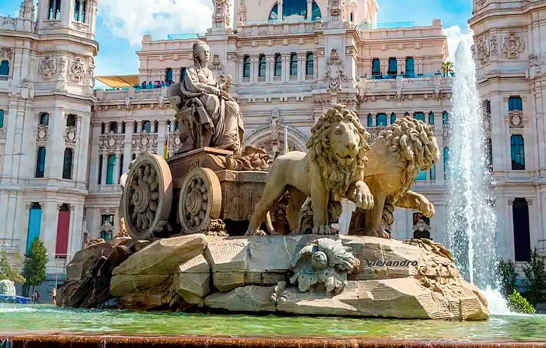 La diosa Cibeles (Madrid) con sus leones Atalanta e Hipómenes