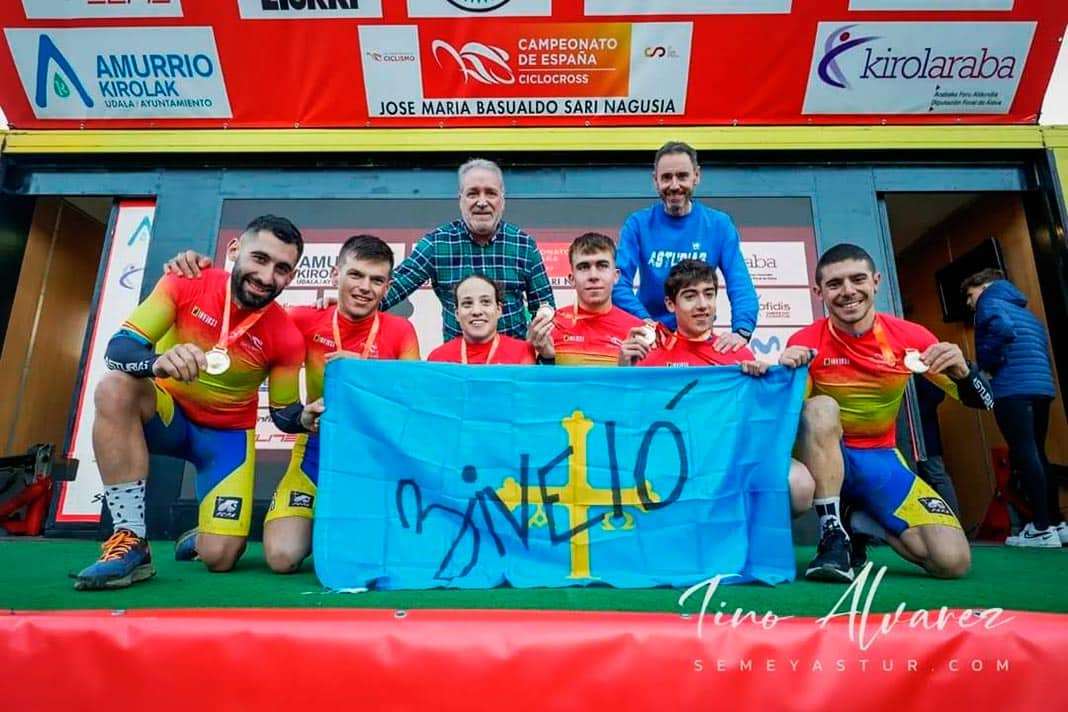 Victoria del equipo asturiano en la primera carrera del Team Relay en el Campeonato de España de Ciclocross en Amurrio (Álava)