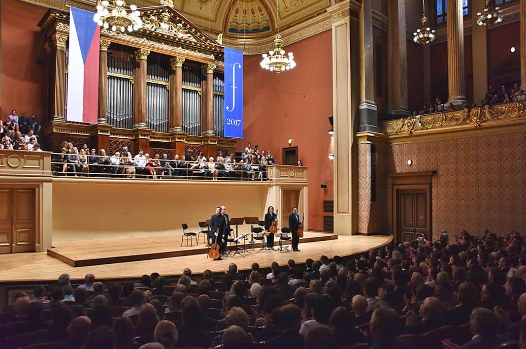 Actuación del cuarteto Entrequatre en el prestigioso Festival de la Primavera de Praga, con un aforo lleno de 1.070 personas