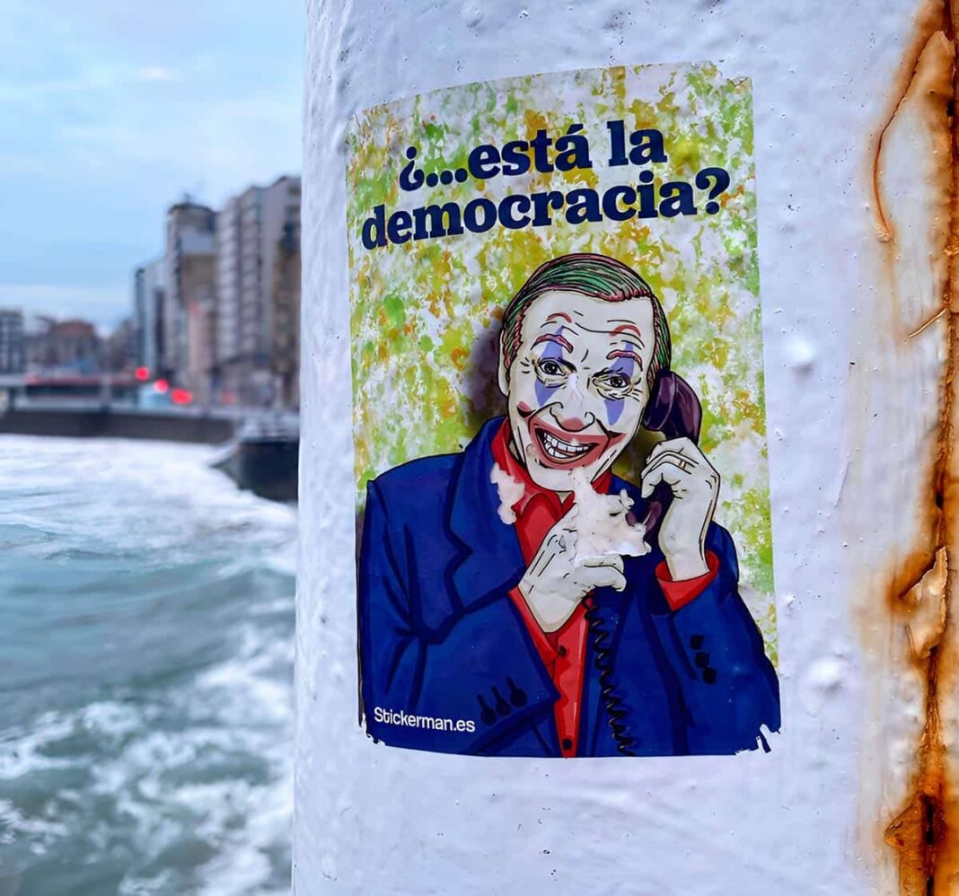 Sticker ¿Está la democracia?