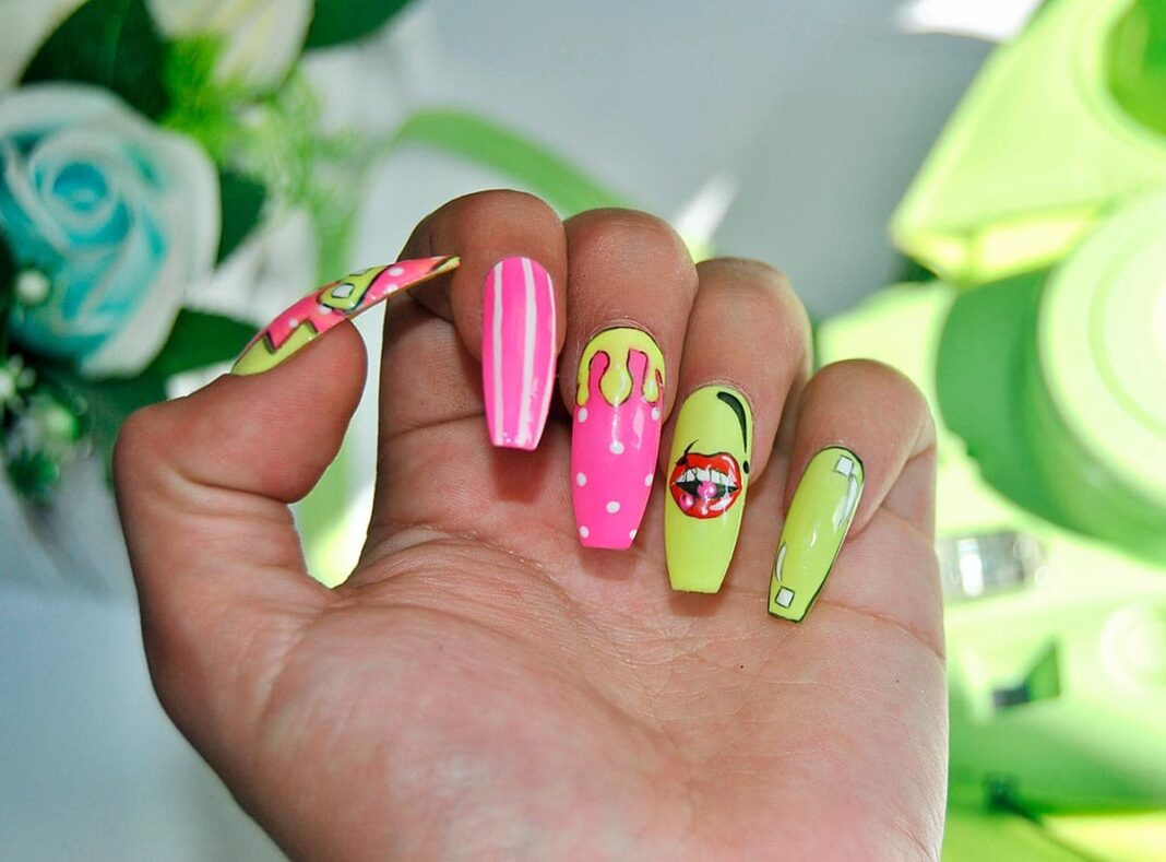 Diseño de uñas pop art de Luulú Lemoni