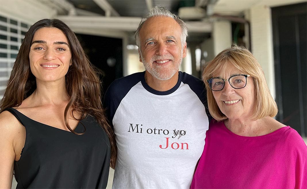 Paco Arango con Olivia Molina y Carmen Maura, actrices en su última película "Mi querido Jon"