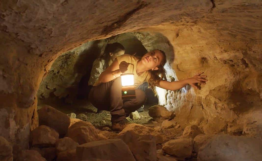 Exploración en una cueva del grupo Bribones