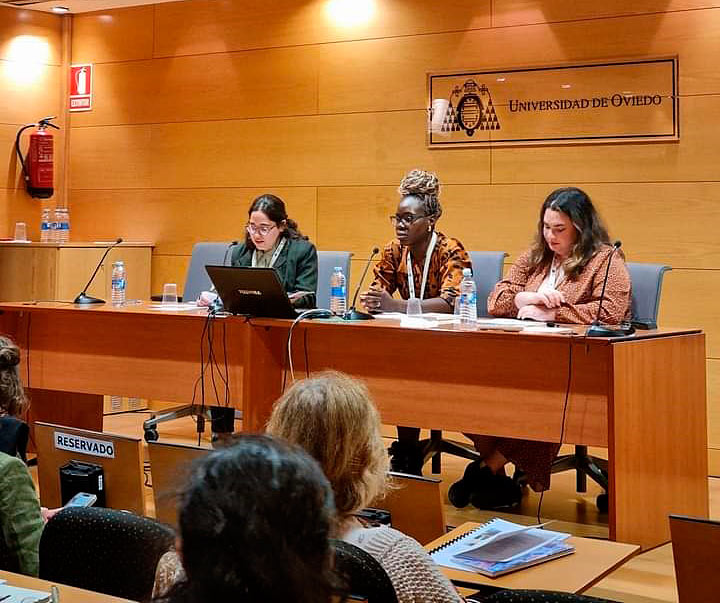 Conferencia de la profesora Dami Okhiria / Foto propiedad de Gloria García Pintueles, Community manager de HEAL