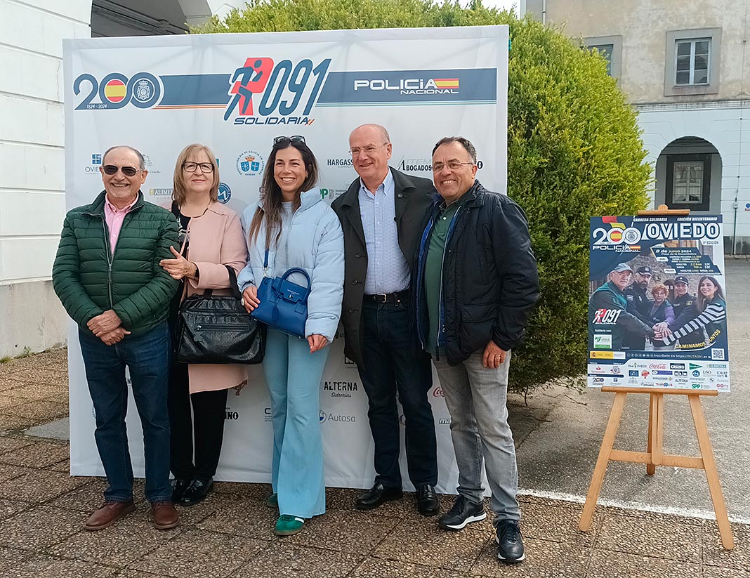 Integrantes de la Asociación Teléfono de la Esperanza - Asturias en la presentación de la Carrera Solidaria Ruta 091