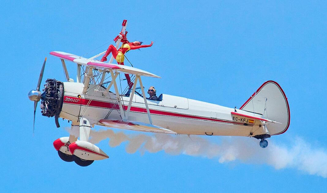 Ainhoa Sánchez, wingwalker.