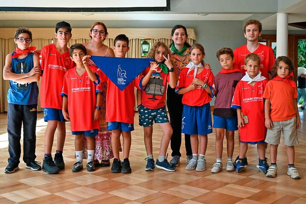 Miembros de la Escuelina de Bolos. Bolera Asturiana en Chile