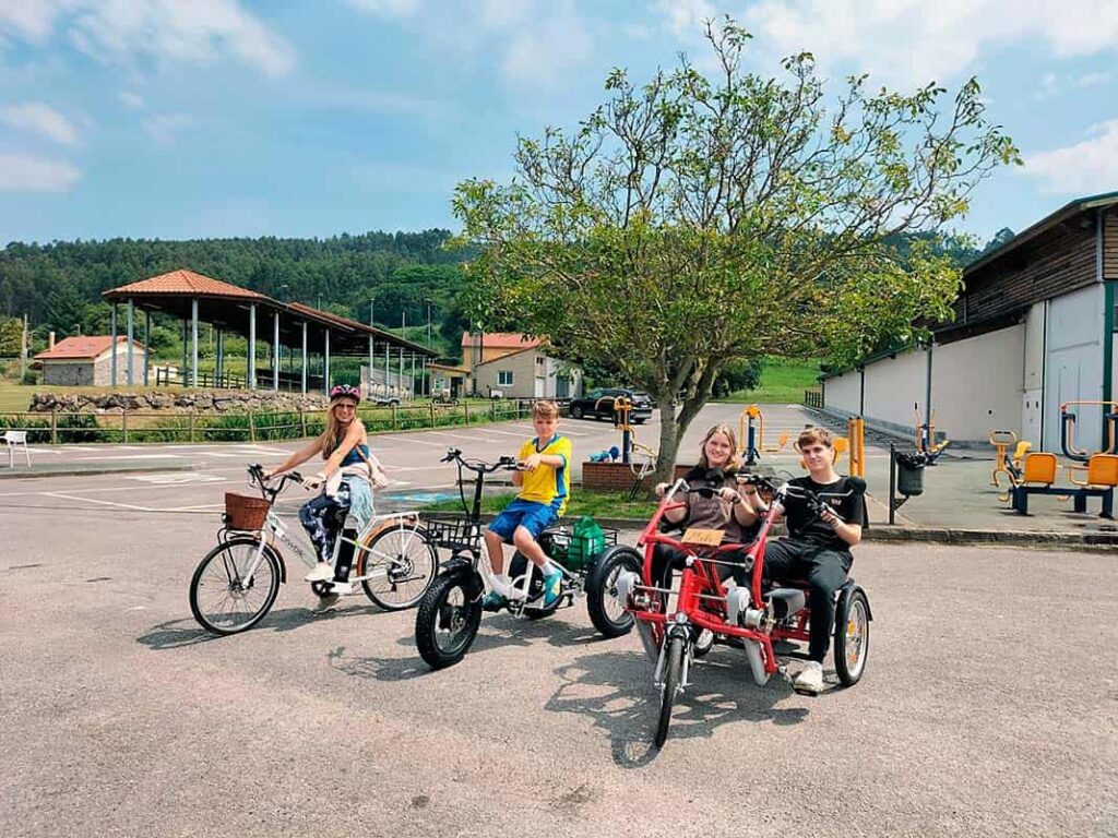 Los Pilares de Carreño ofrece rutas para toda la familia en sus bicis eléctricas y/o adaptadas.