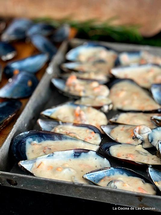 Paso en la elaboración de los mejillones Tigres