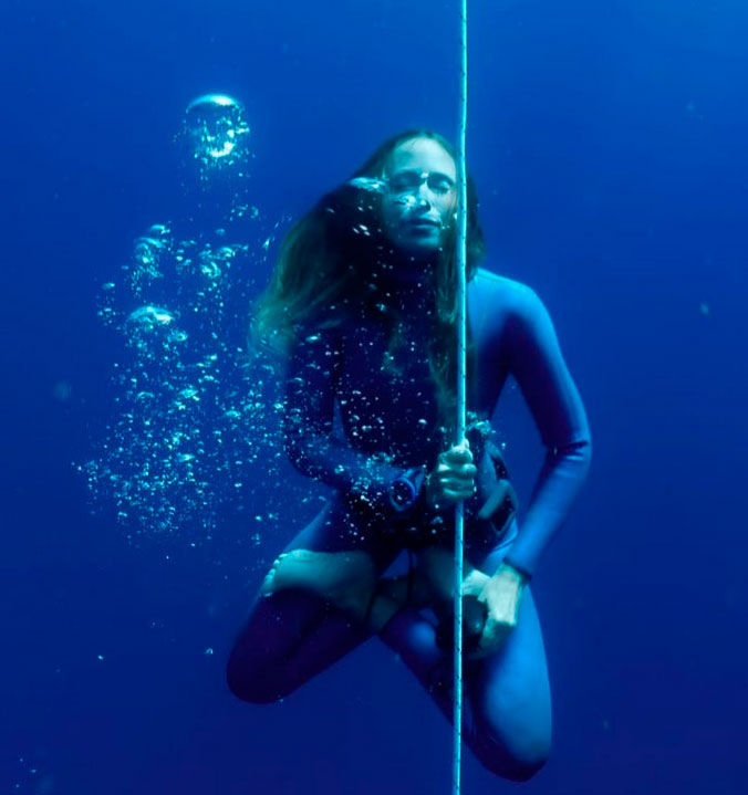 Laia Sopeña, campeona del mundo en apnea con monoaleta.