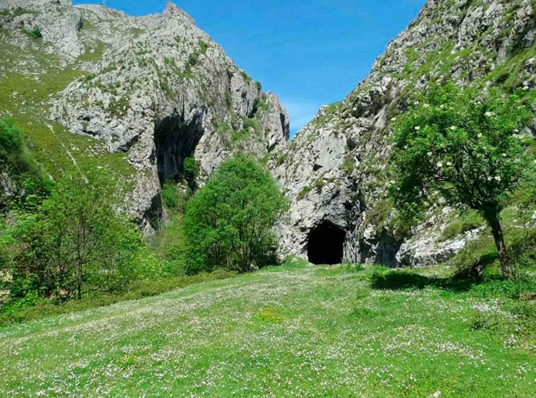 Tramo previo al túnel 11 en La Foz de Morcín