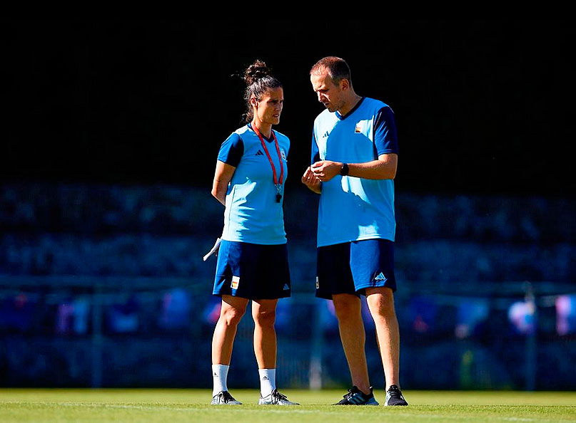 El psicólogo Emilio González Nosti con la seleccionadora Montse Tomé