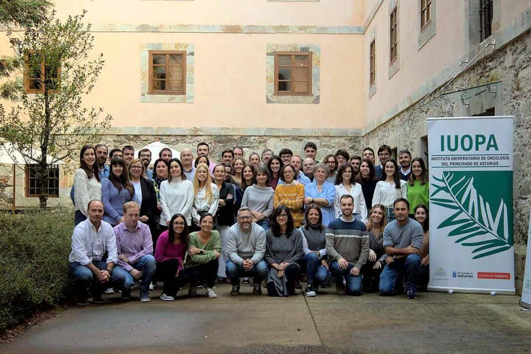 Los investigadores del IUOPA en el encuentro científico. Monasterio de Corias, Cangas del Narcea.