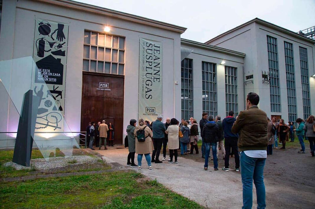 Exposición “Se está mejor en casa que en ningún sitio”, de la artista multidisciplinar francesa Jeanne Susplugas. Pozu Santa Bárbara, Mieres