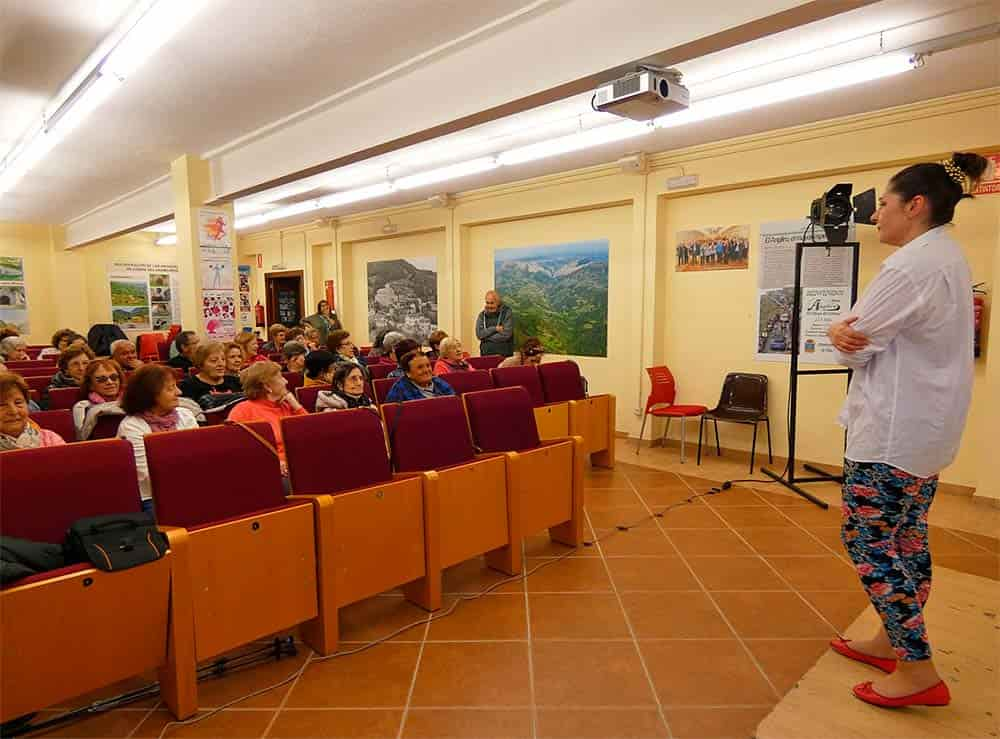 La actriz de Teatro del Norte, Cristina Lorenzo, en la obra “La mujer perdida” representada en Riosa el pasado 19 de noviembre