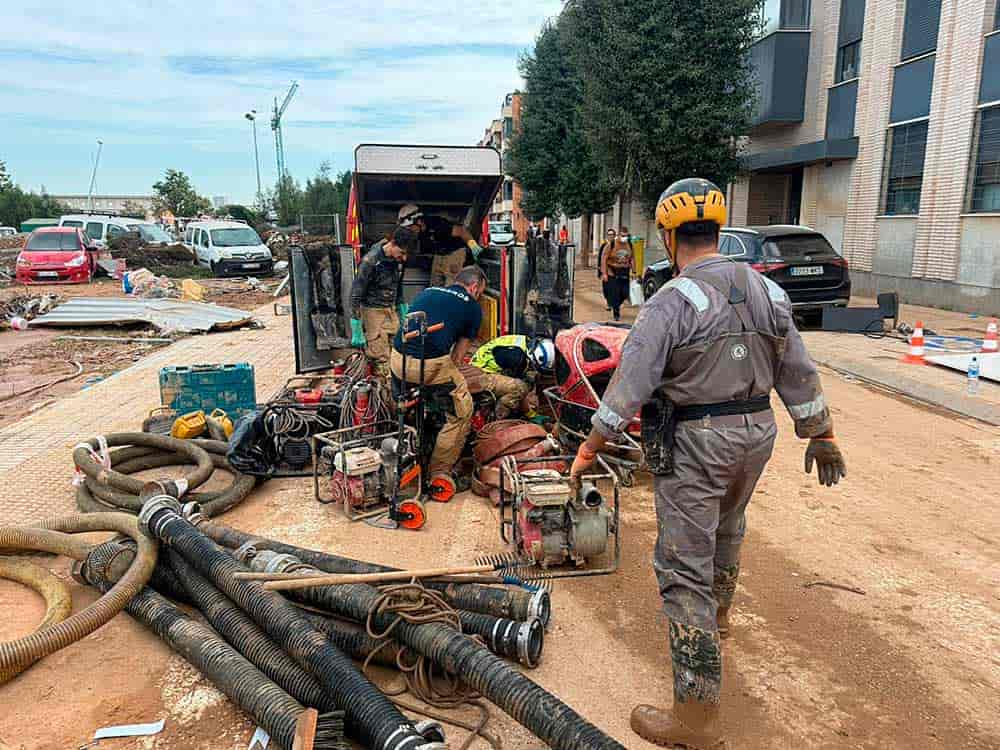 El grupo Bribones junto con Bomberos de Burgos colaboran juntos en la DANA de Valencia (Octubre 2024)