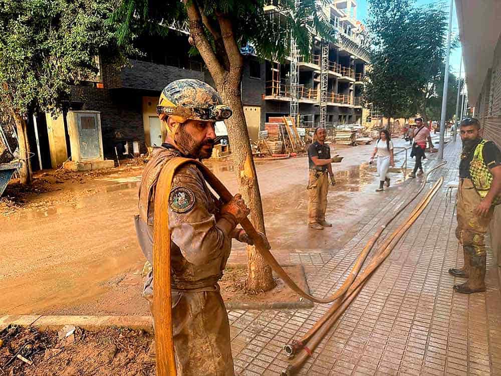 Bribones en tareas de ayuda durante la DANA de Valencia (Octubre 2024)