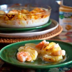 Patatas gratinadas con langostinos, sin gluten. Receta de El toque de Belén