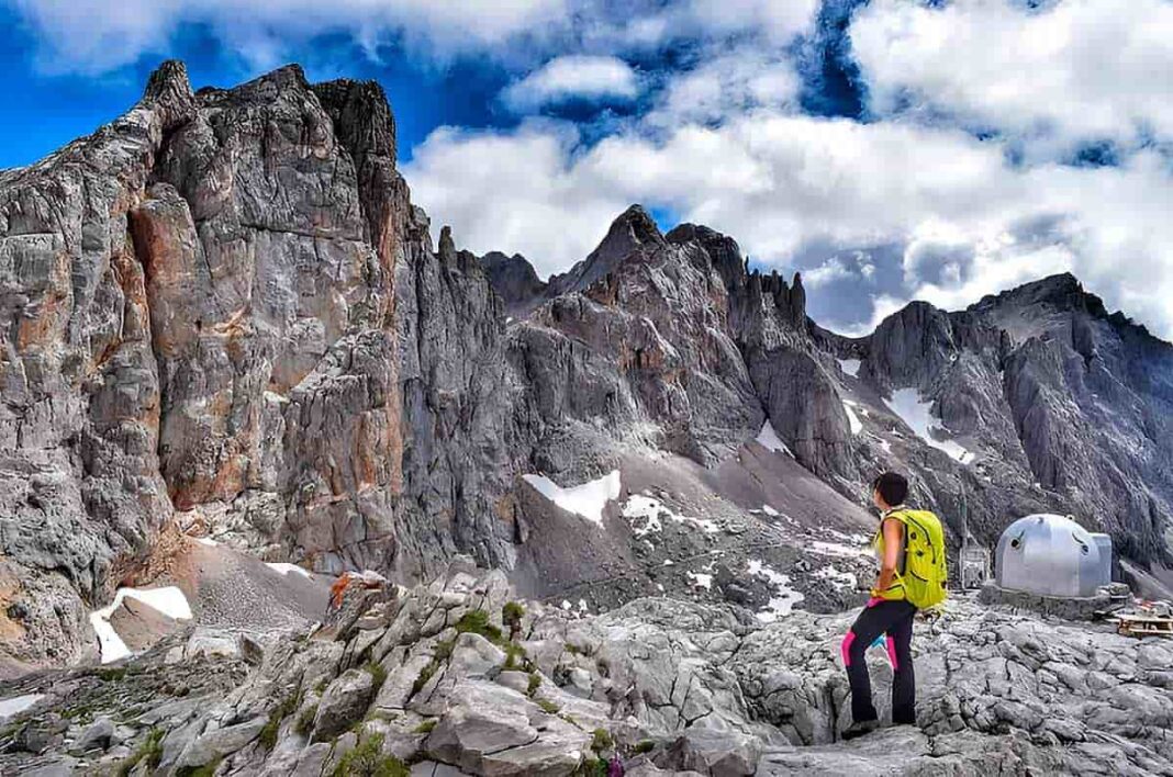 Carlota Fernández (Hiking Asturias) en Cabaña Verónica (Picos de Europa)