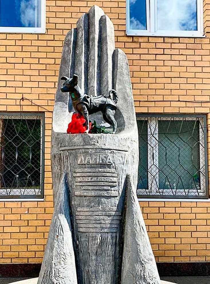 Monumento a la perrita Laika en Moscú