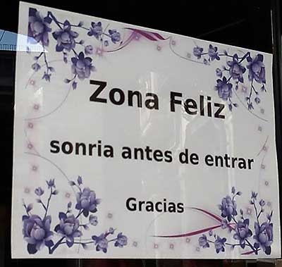 Zona feliz. Sonría antes de entrar