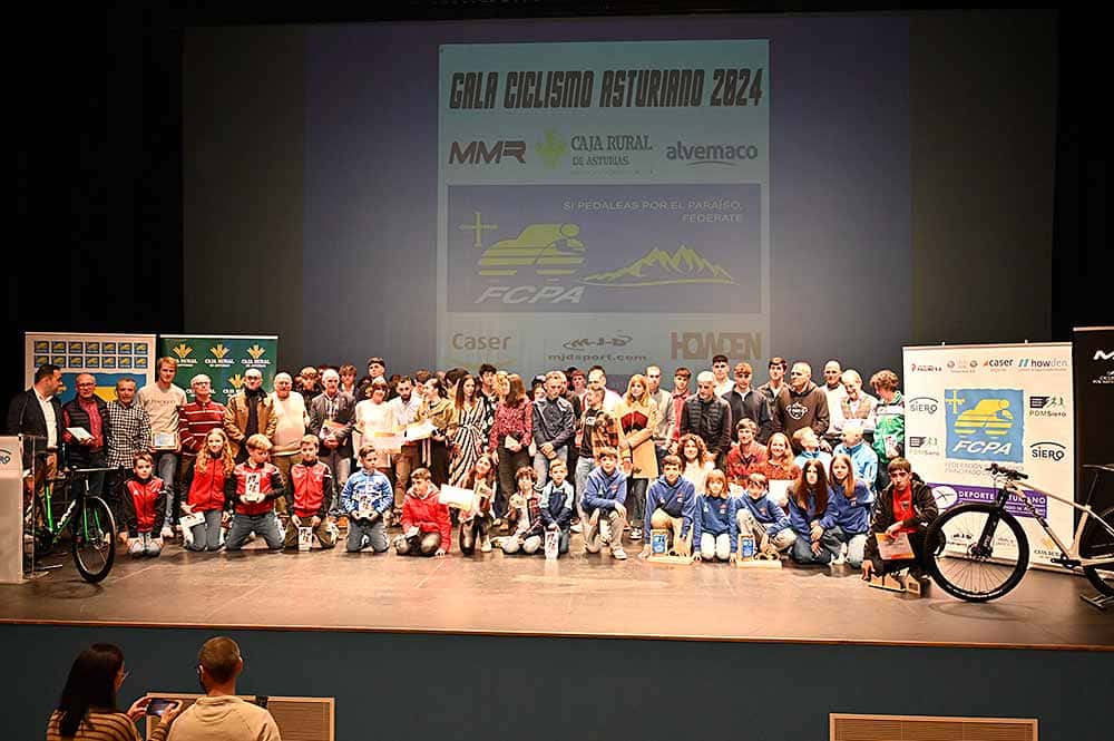 Homenajeados en la Gala del Ciclismo Asturiano 2024.