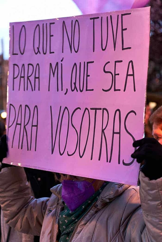 Manifestación en Asturias. Día Internacional de la Mujer. "Lo que no tuve para mí, que sea para vosotras".