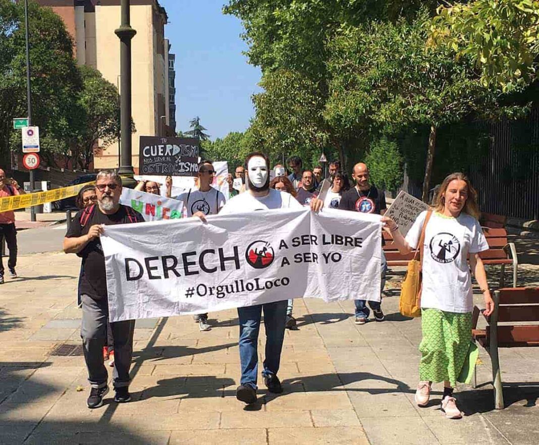 Marcha reivindicativa organizada por distintas asociaciones en el Día del Orgullo Loco Astur