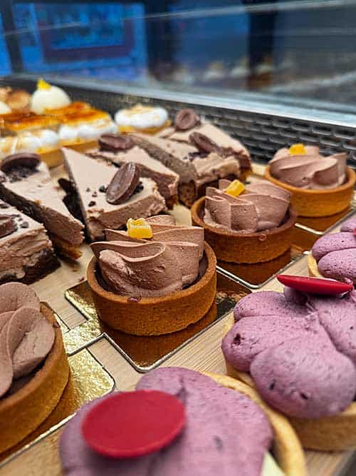 Bárbara Pereira, una pastelera creativa en el medio rural 1 Pasteles semifríos. Pastelería La Gloria, Turón (Mieres)