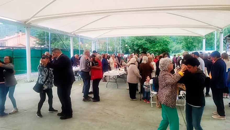 Morcín honra a sus mayores con un XVIII Encuentro 1 Público asistente al Encuentro de Mayores de Morcín, en una edición anterior.