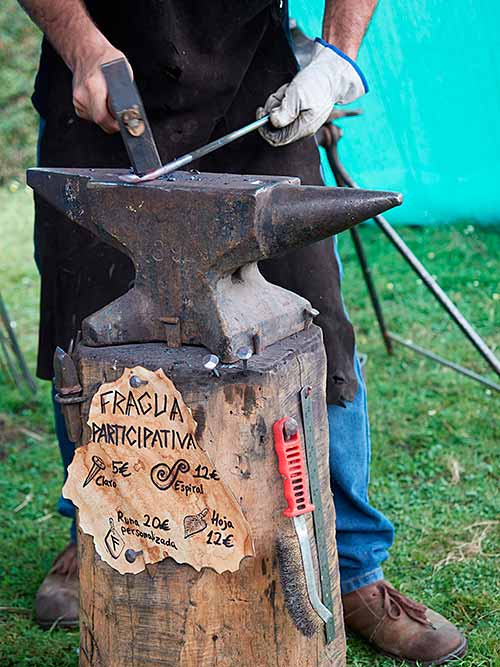 Pita Festa, una militancia festiva y rural 5 Víctor Aguilar, artesano y fundador de La Fragua del Oso.