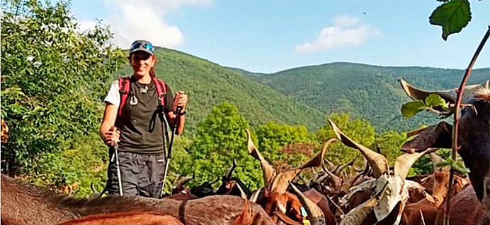 Macarena López en su etapa de pastora en los Pirineos franceses.
