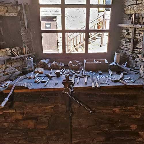 Juan Carlos Quintana, Museo de la Cuchillería: «Queremos contar cómo se utilizaba la madera» 5 Taller en el Museo de la Cuchillería de Taramundi