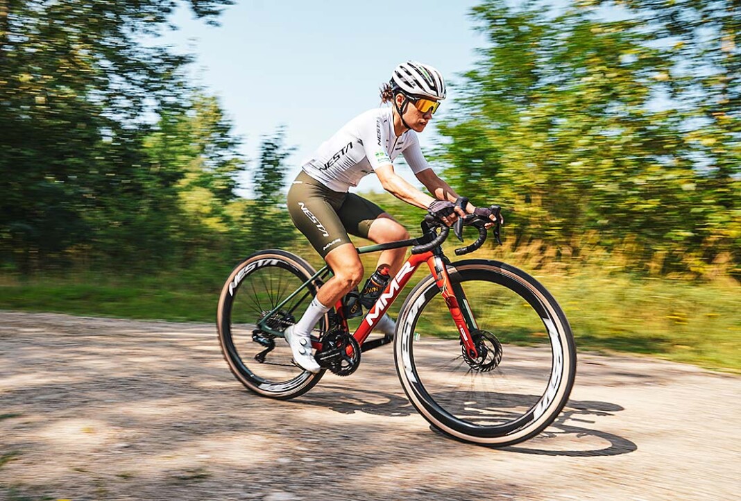 Instantánea de la prueba realizada por el equipo Nesta en el circuito que albergará el I Trofeo Gravel San Tirso de Abres