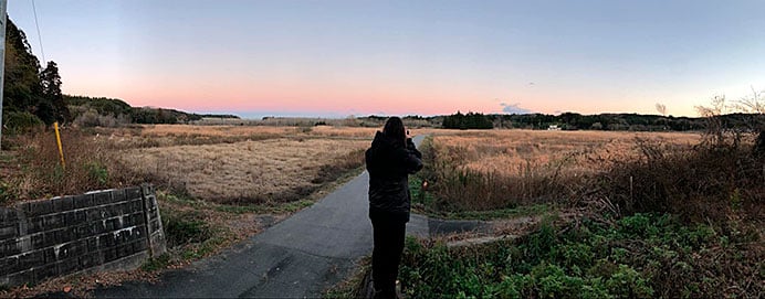 Daniel Lovi buscando localizaciones para el proyecto Fukushima Kiseki.