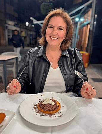 Nayda Fernández Pávez, vicepresidenta del Centro Asturiano en Santiago de Chile, miembro del Consejo de Residentes Españoles en Chile y de la Asociación de Instituciones Españolas en Chile. Miembro de la Federación Internacional de Centros Asturianos (FICA).