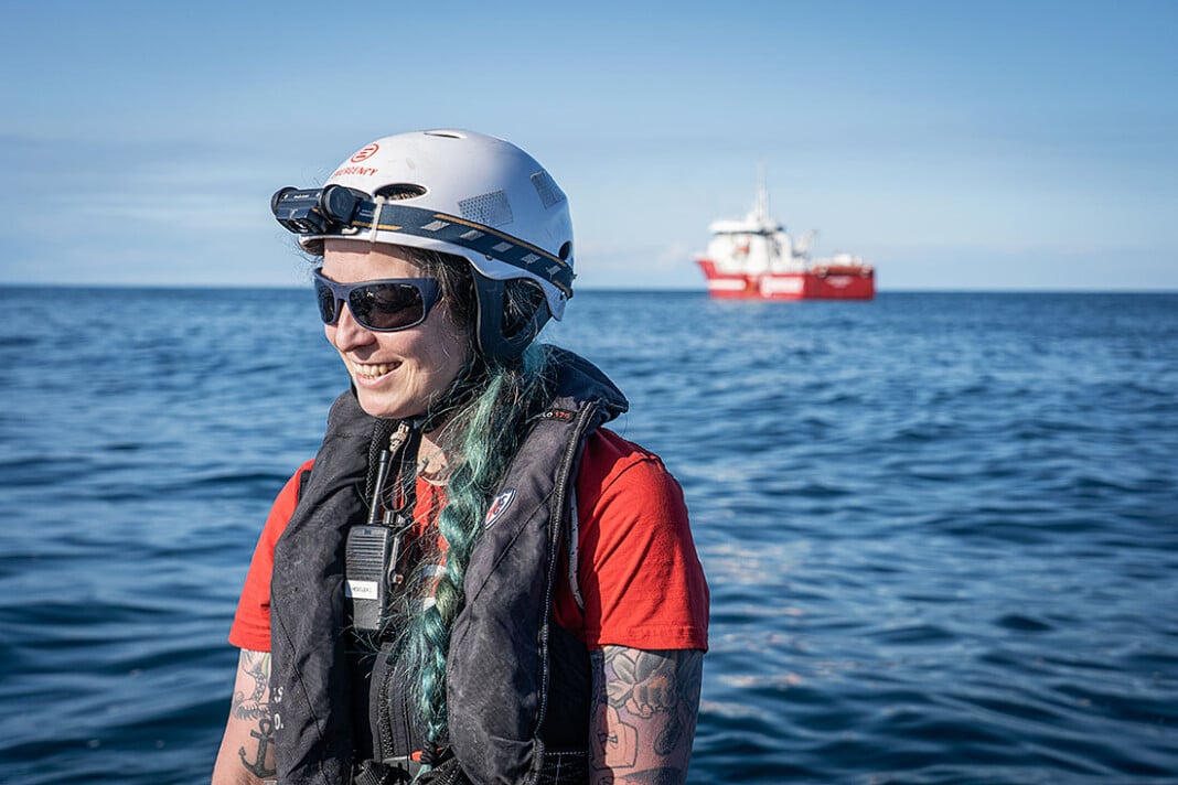 Anabel Montes Mier, jefa de misión a bordo del Life Support de EMERGENCY, barco de apoyo a la Flotilla Global Sumud