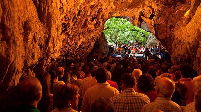 Cueva de San Pedrín en Sariego