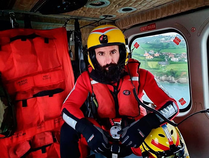 David Lanza, operador de grúa y rescatista en el Helimer Cantábrico de Salvamento Marítimo con base en El Musel. Formador en el Centro de Seguridad Marítima Integral Jovellanos.