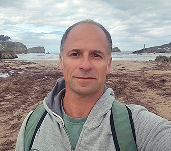 Roberto Llamedo, creador del laberinto de Pela.